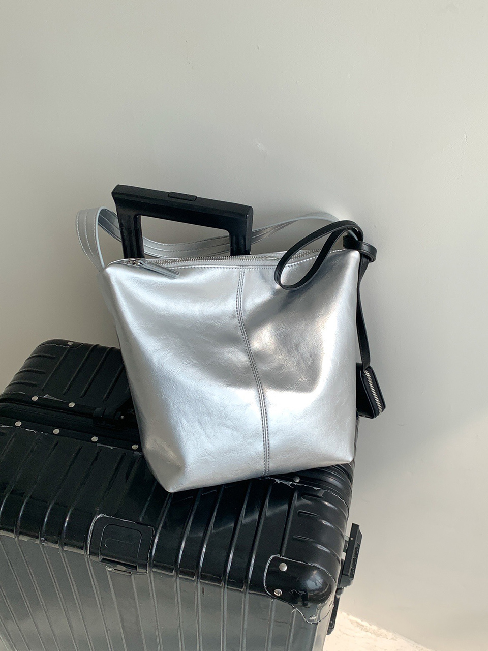 Glossy wrinkle leather shoulder bag (4 colors)