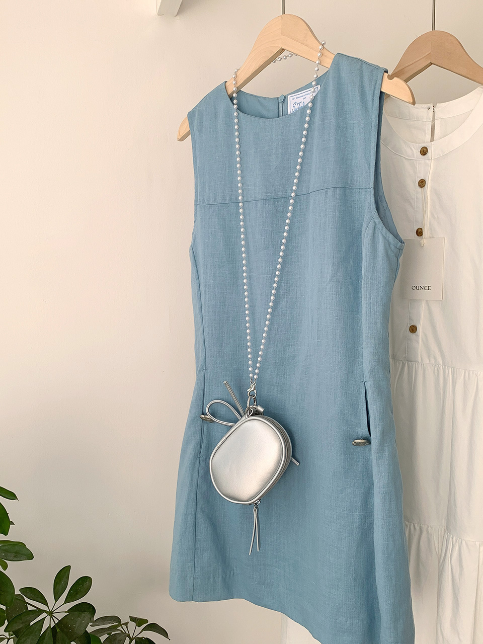 Ribbon ball pearl chain mini cross bag