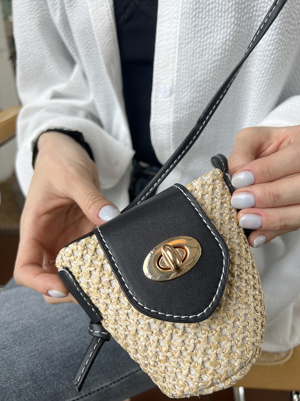 Rattan buckle mini shoulder bag (2 colors)
