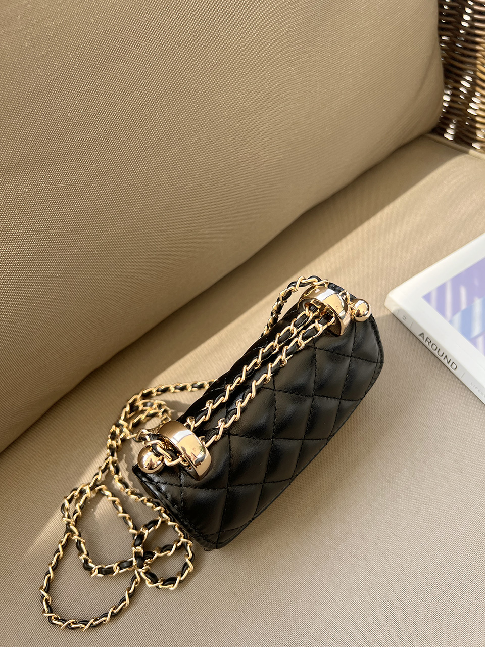 Quilted mini chain shoulder bag