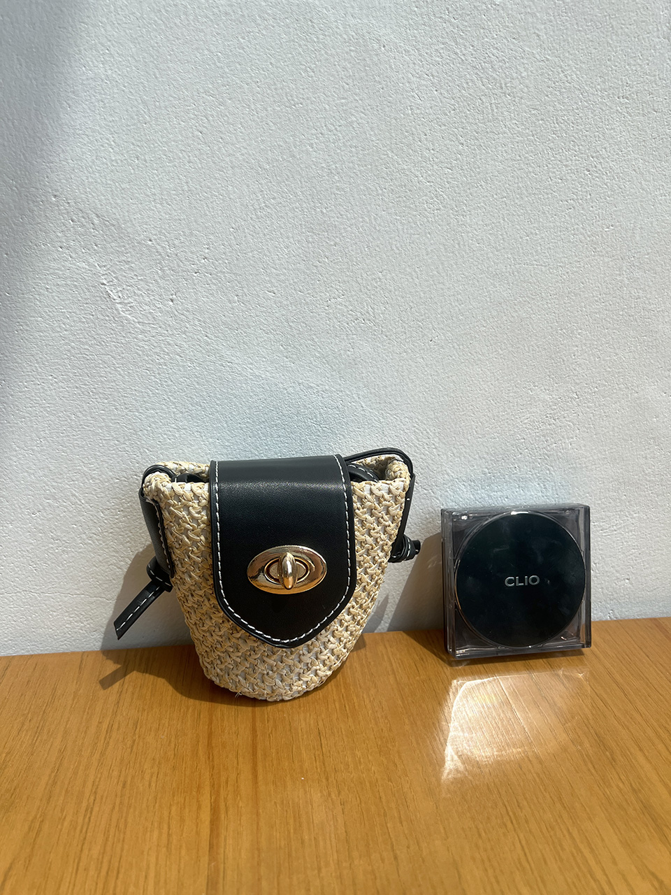Rattan buckle mini shoulder bag (2 colors)