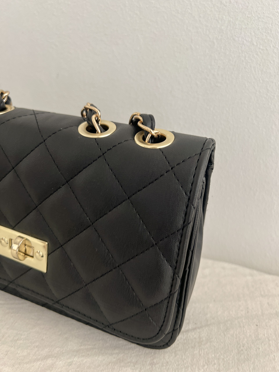 Classic buckle quilted mini chain shoulder bag
