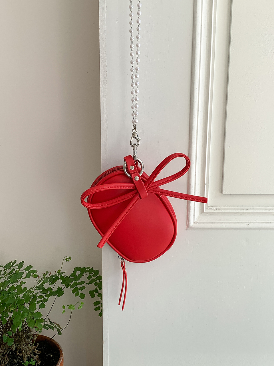 Ribbon ball pearl chain mini cross bag