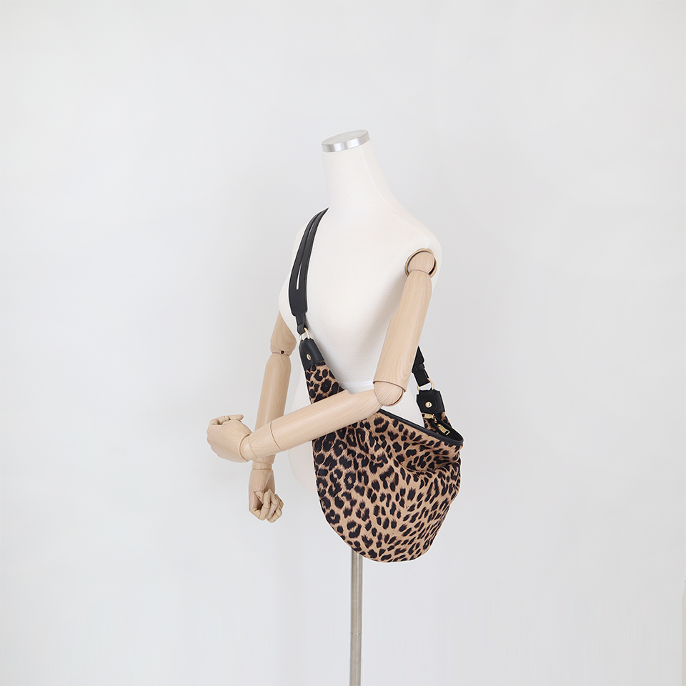 Leopard print zippered big shoulder bag