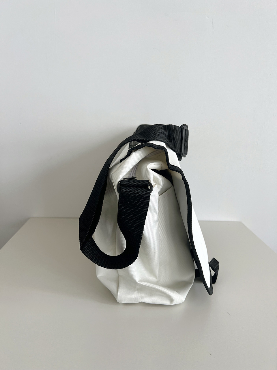 Standard Mash Zipper Cross Shoulder Bag
