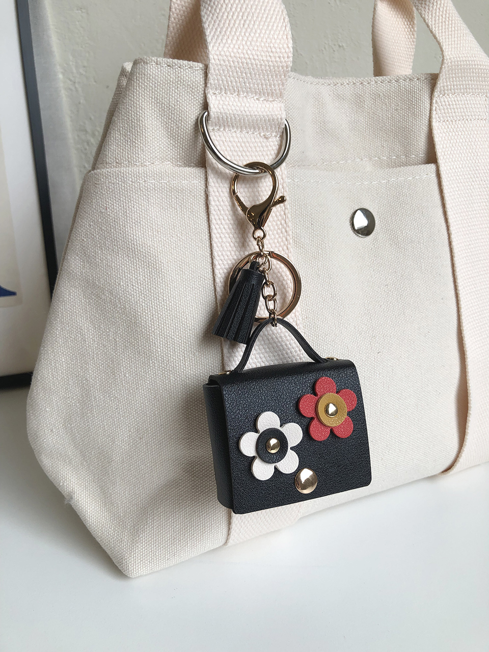 Flower AirPods Case Mini Bag Keyring (5 colors)