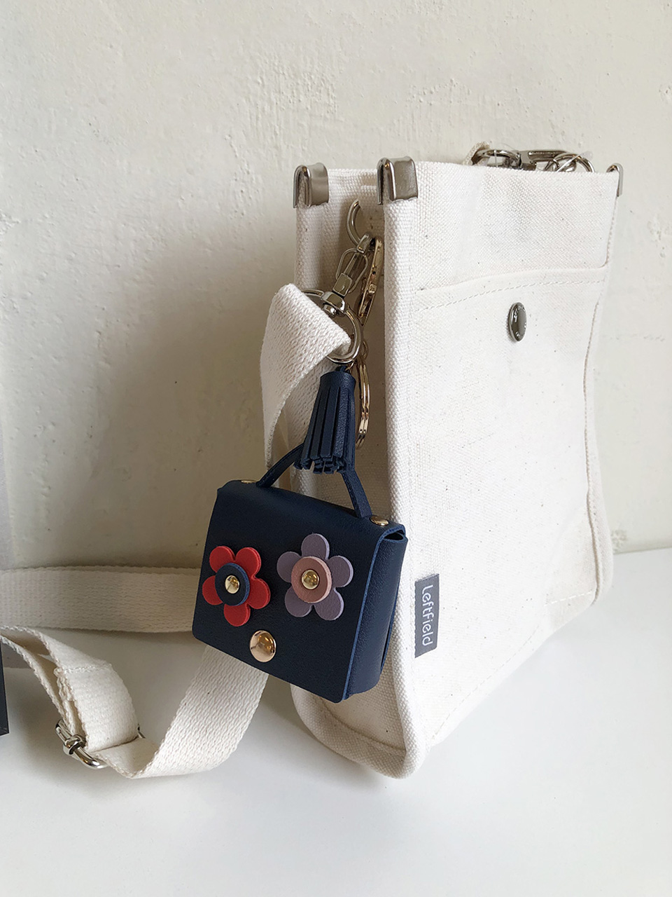 Flower AirPods Case Mini Bag Keyring (5 colors)