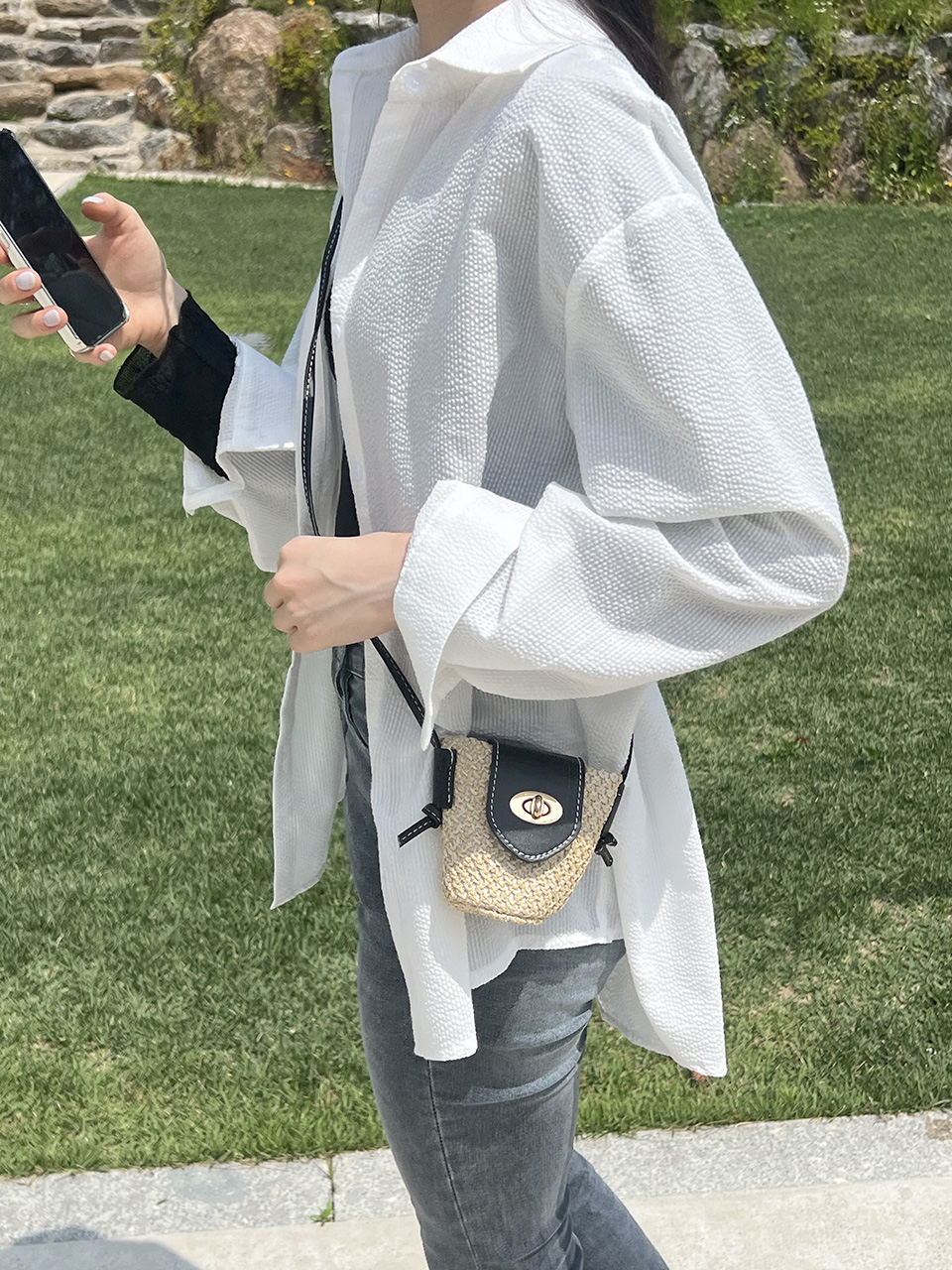 Rattan buckle mini shoulder bag (2 colors)