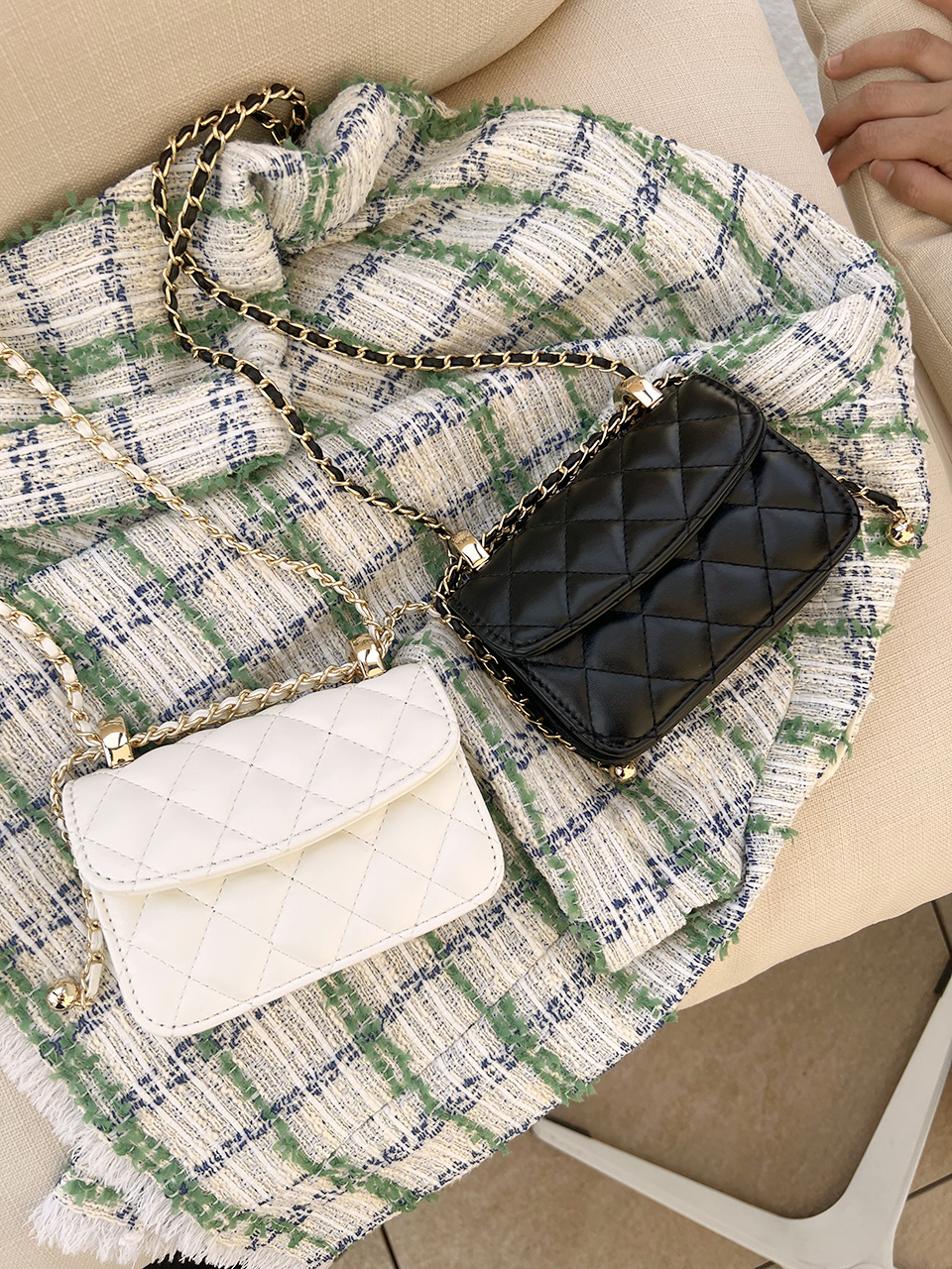 Quilted mini chain shoulder bag