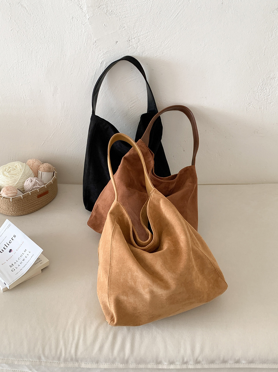 [A must-have for those who carry a lot of belongings] Suede Big Tote Bag/Shoulder Bag