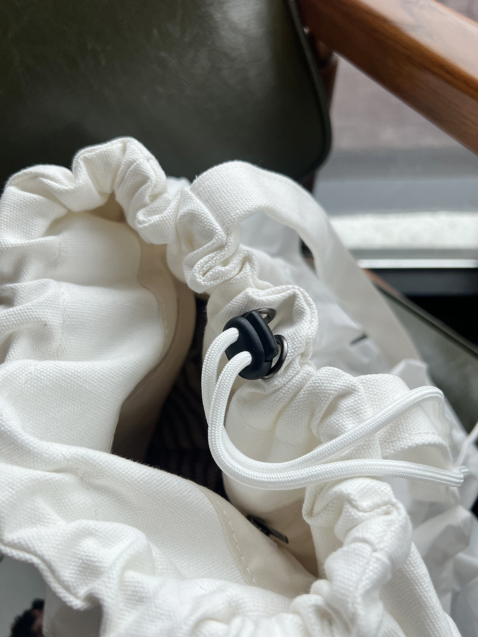Tiered ruffle shoulder bag