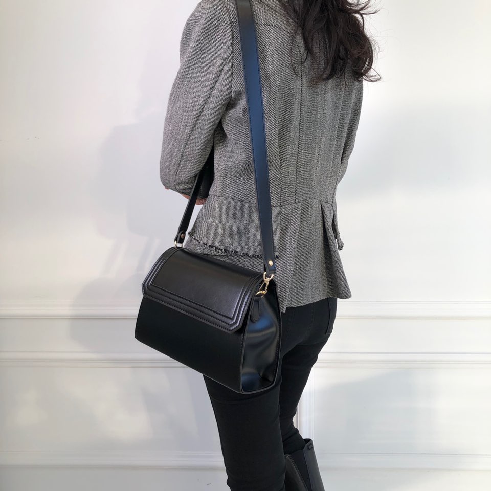 Classic trapezoid stitch cross bag (4 colors)