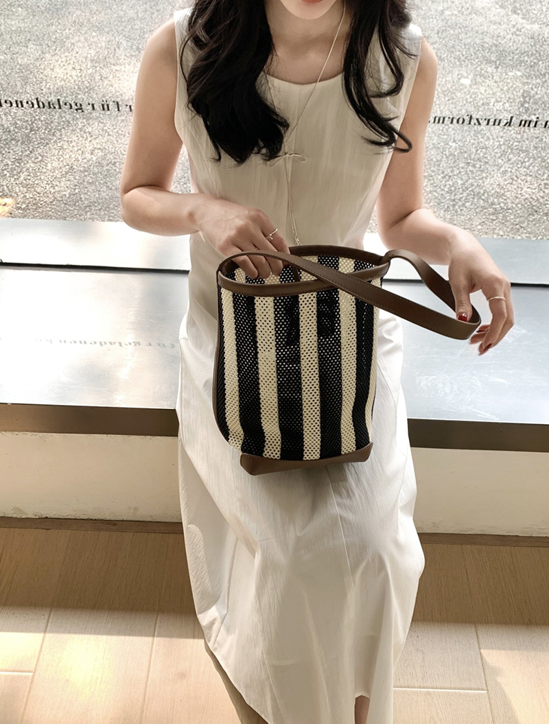 Striped net shoulder bag