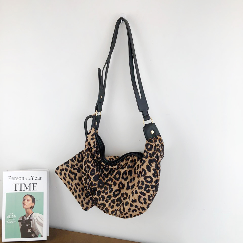 Leopard print zippered big shoulder bag