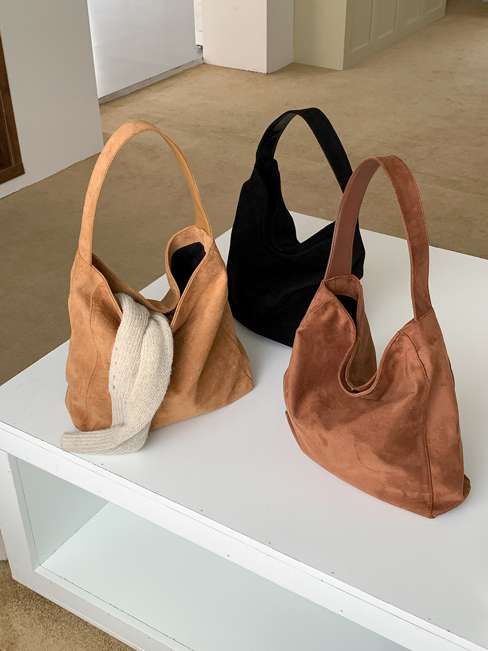 [A must-have for those who carry a lot of belongings] Suede Big Tote Bag/Shoulder Bag