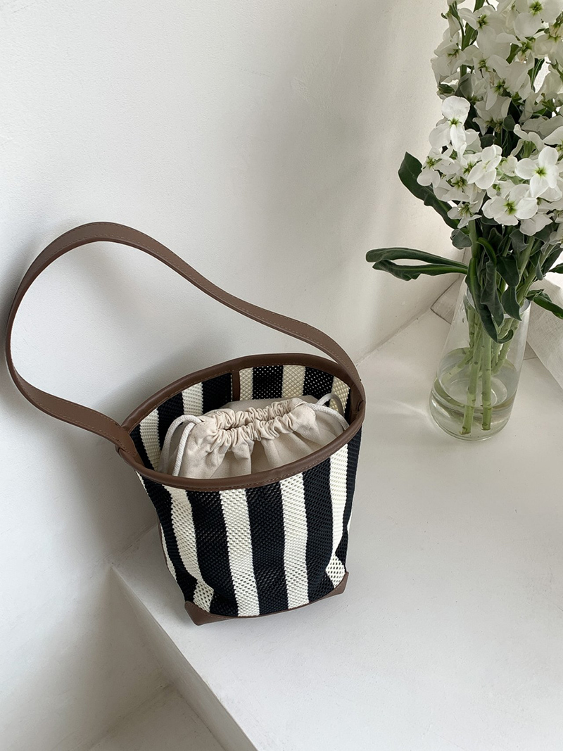 Striped net shoulder bag