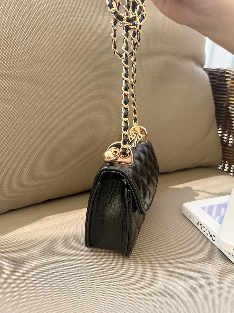 Quilted mini chain shoulder bag