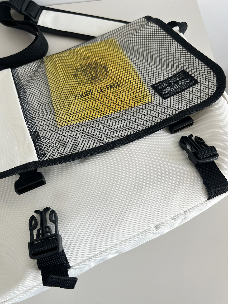 Standard Mash Zipper Cross Shoulder Bag