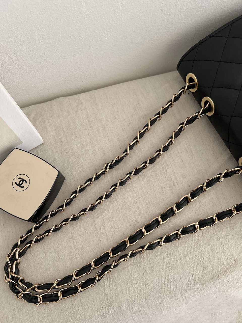 Classic buckle quilted mini chain shoulder bag