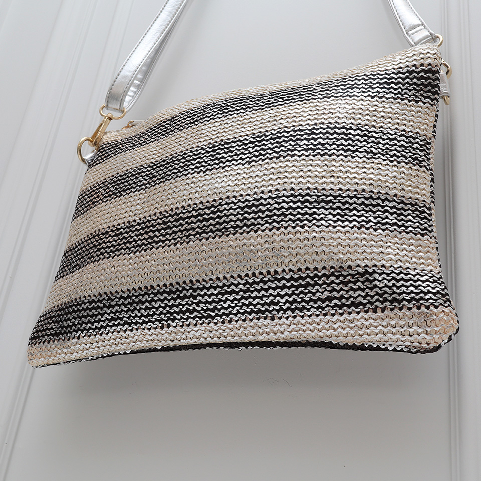 Silver striped rattan zipper cross clutch bag
