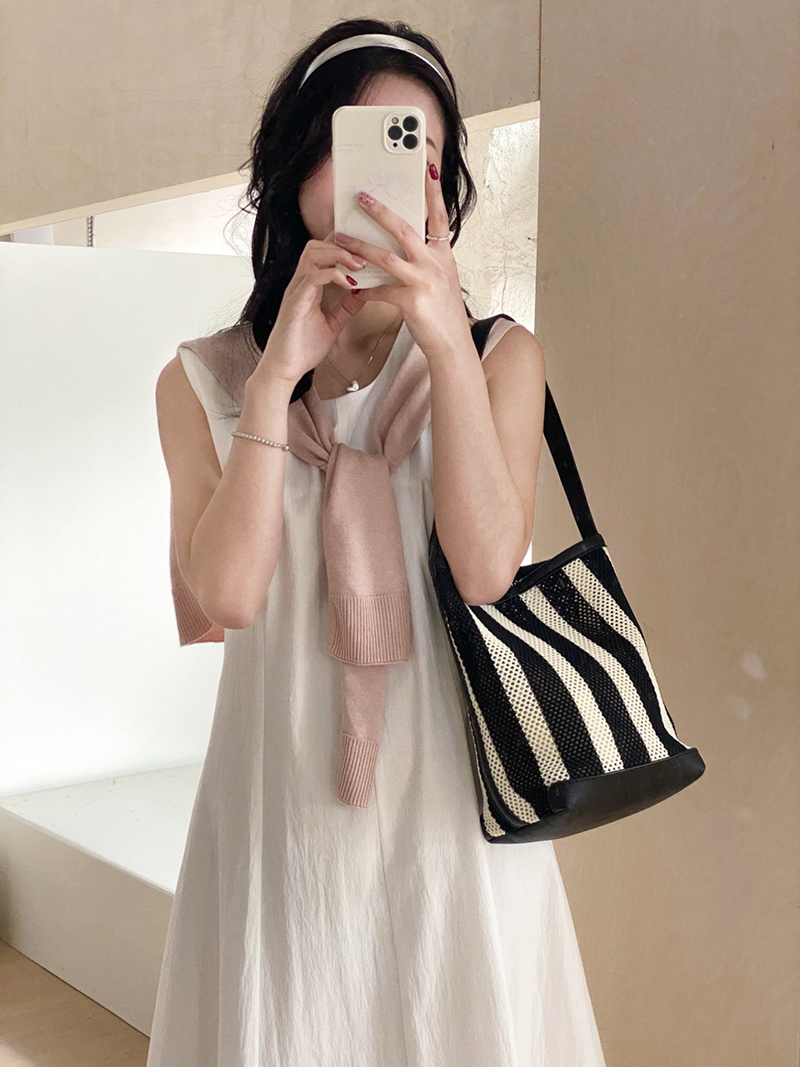 Striped net shoulder bag