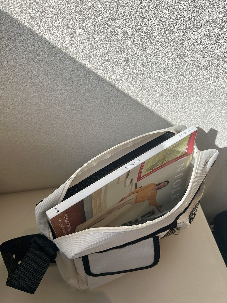 Canvas Mesh Zip-Up Pocket Messenger Bag