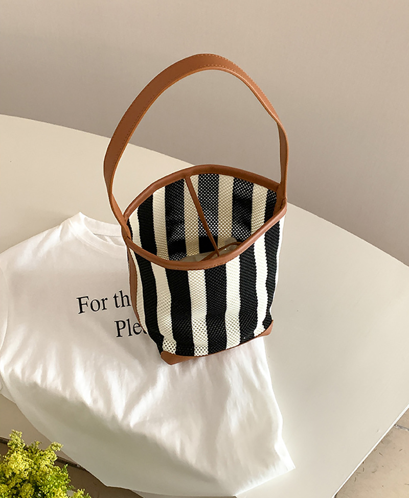 Striped net shoulder bag