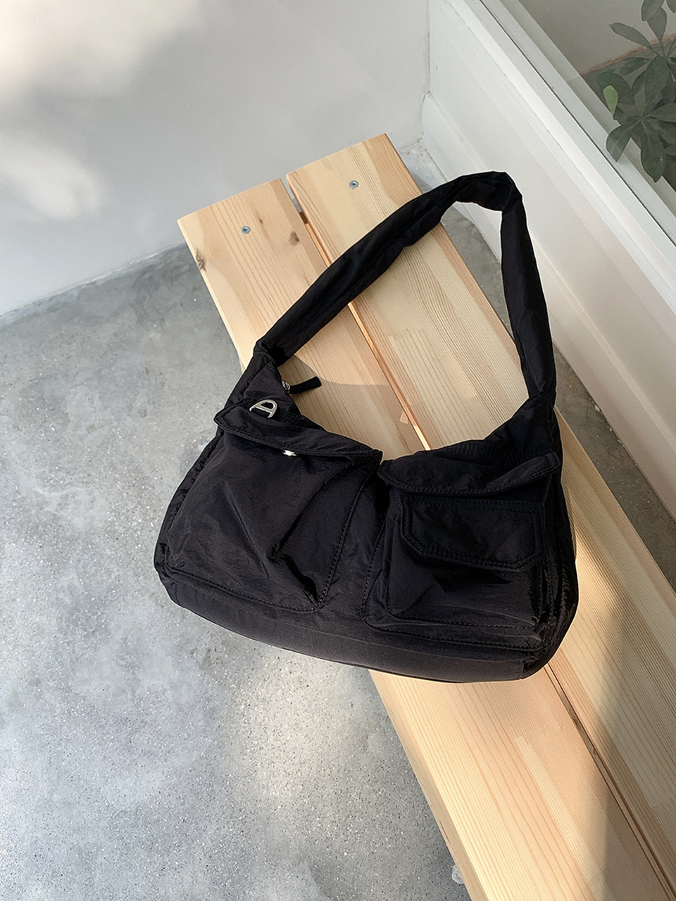 Nylon pocket zip-up shoulder bag (4 colors)
