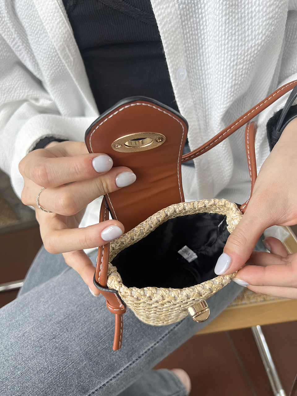 Rattan buckle mini shoulder bag (2 colors)