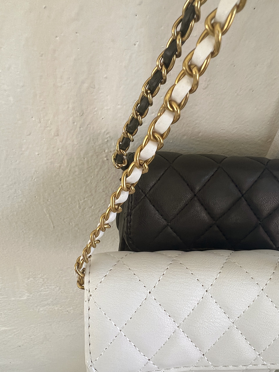 Lotia Quilted Mini Chain Crossbody Bag (2 colors)