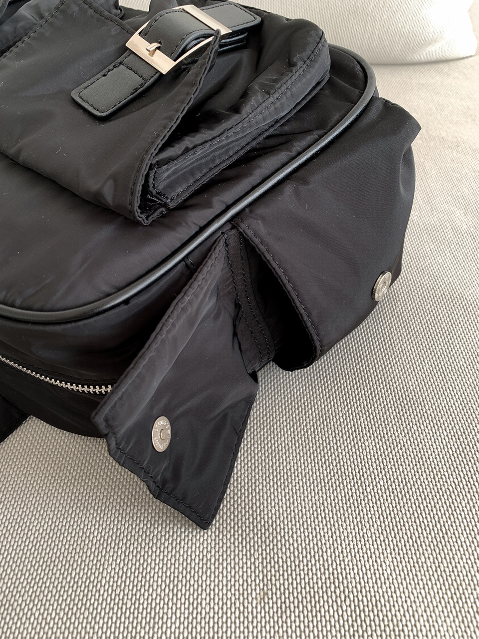 4-Pocket Nylon Shoulder Bag (4 colors)
