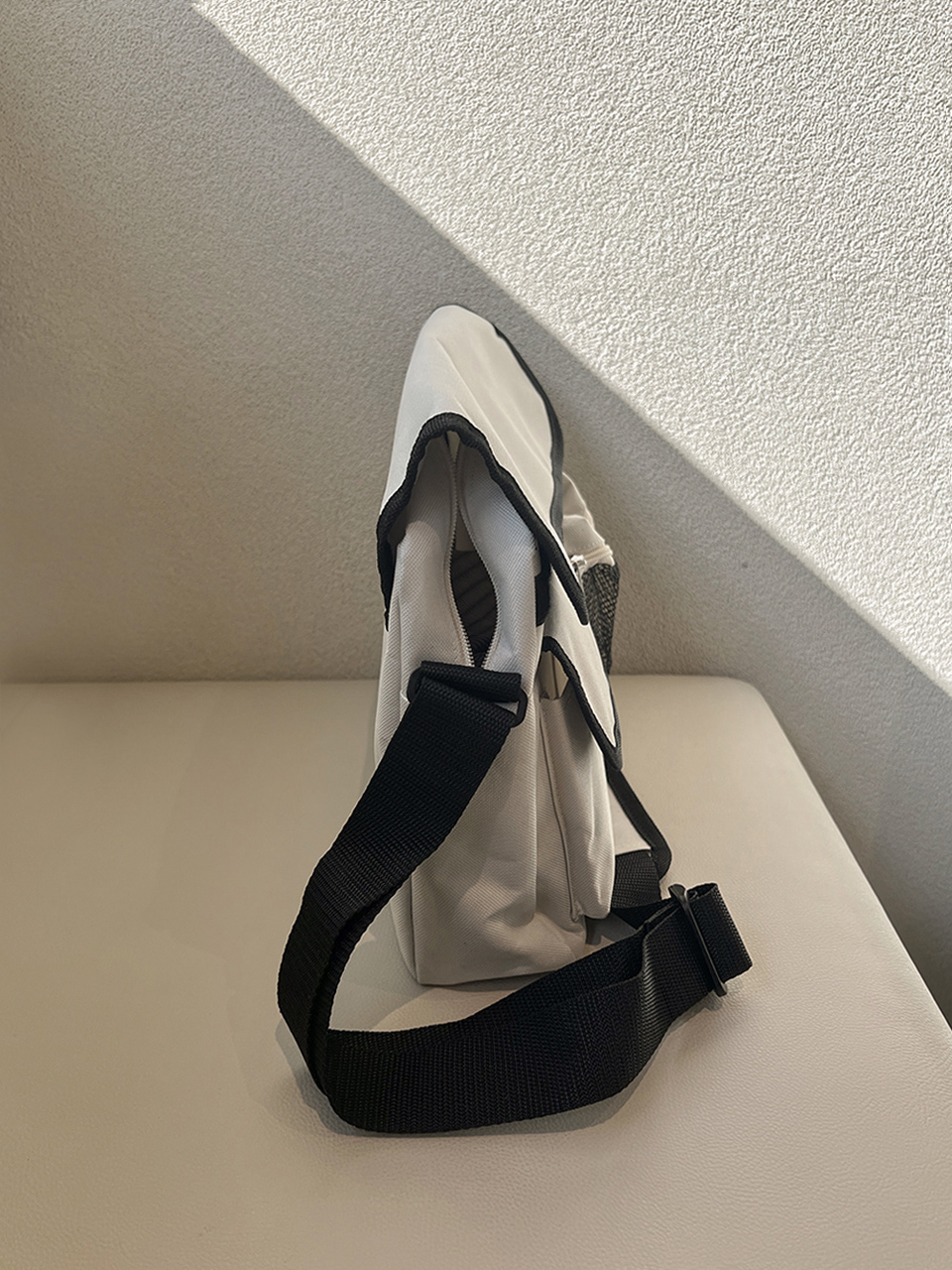 Canvas Mesh Zip-Up Pocket Messenger Bag