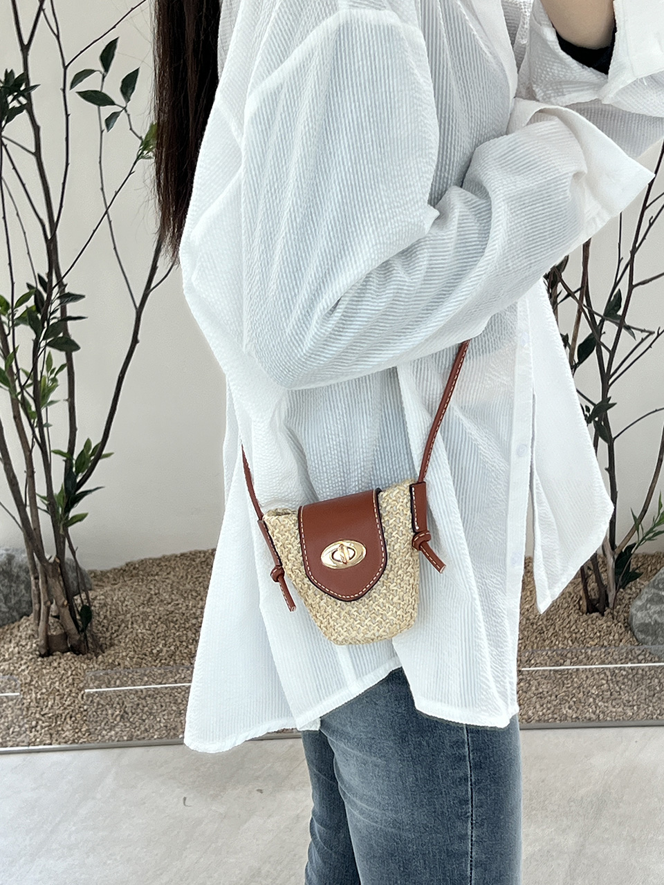 Rattan buckle mini shoulder bag (2 colors)