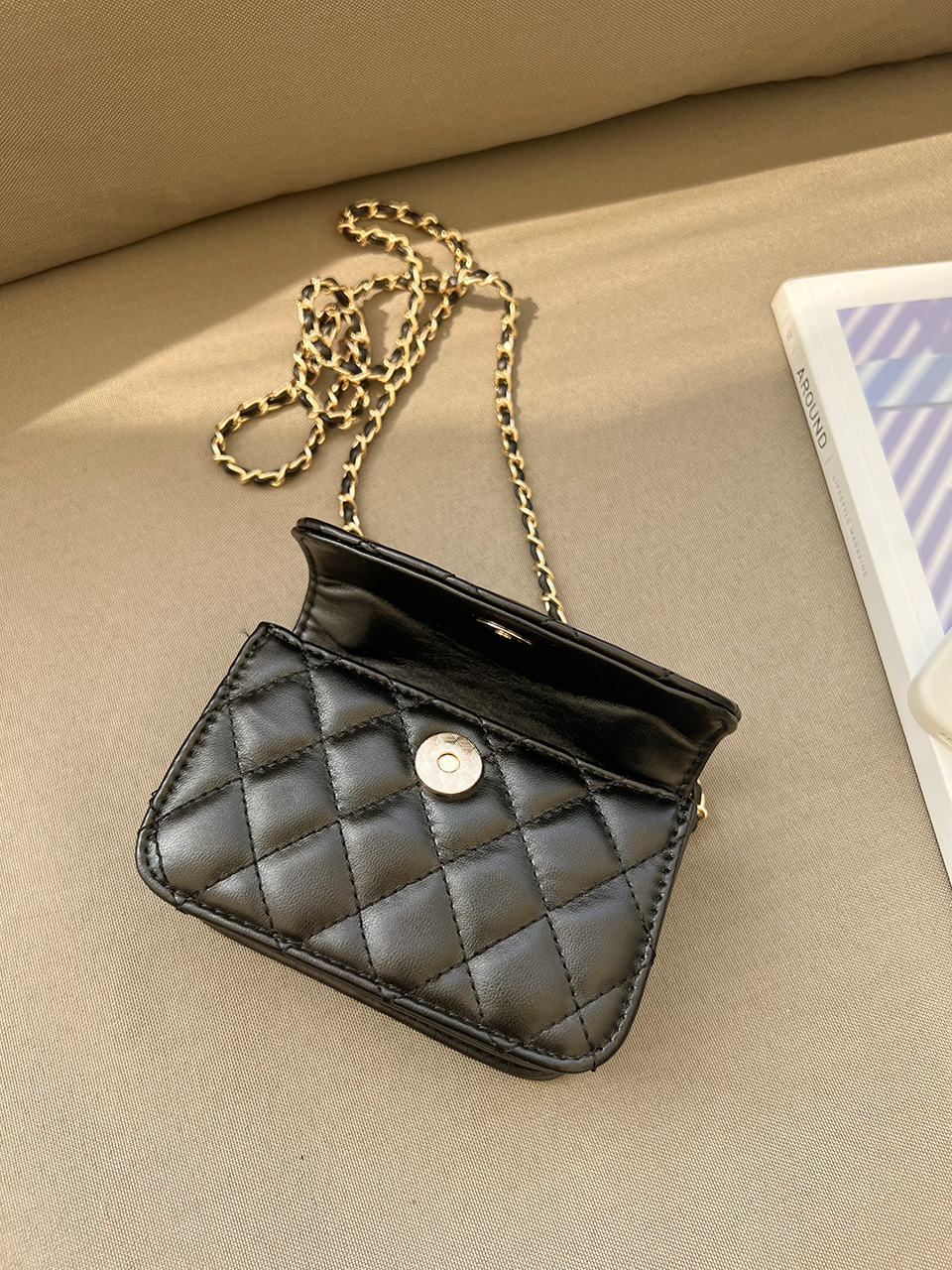 Quilted mini chain shoulder bag