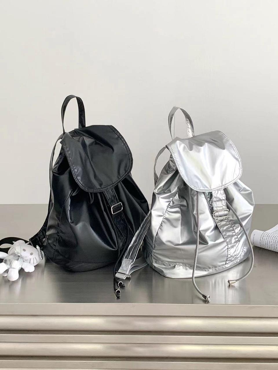 Metal buckle side zip-up nylon backpack (2 colors)