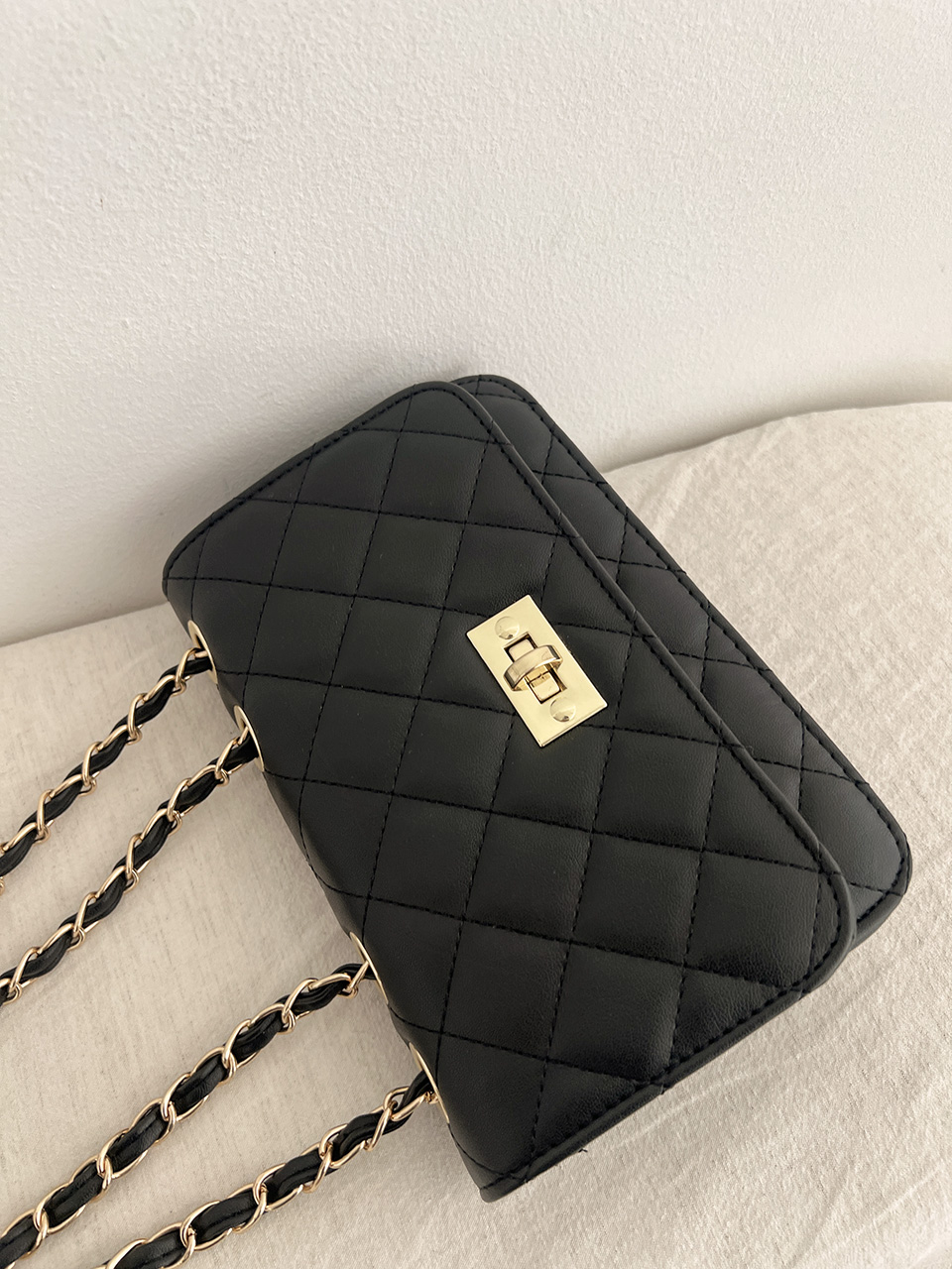 Classic buckle quilted mini chain shoulder bag