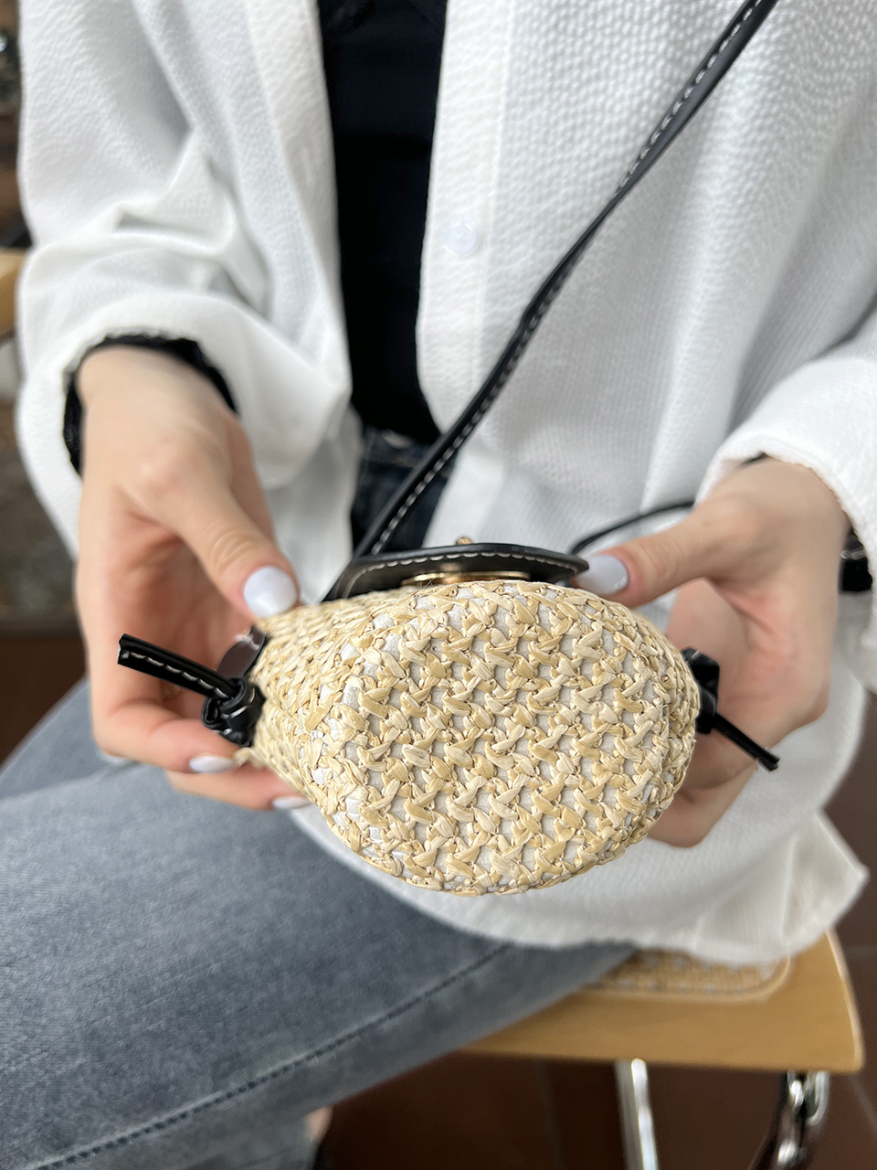 Rattan buckle mini shoulder bag (2 colors)