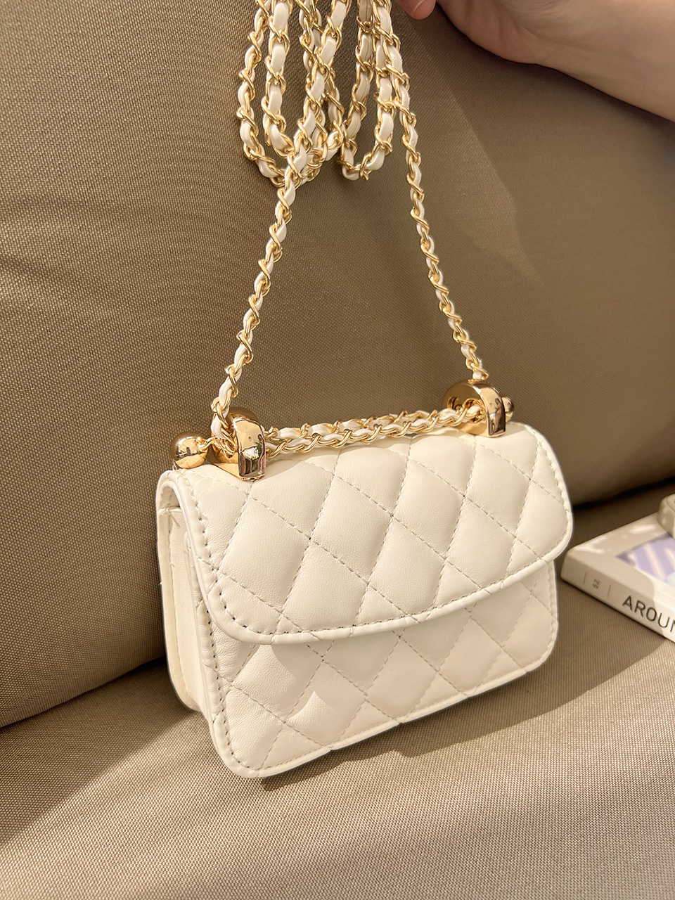 Quilted mini chain shoulder bag