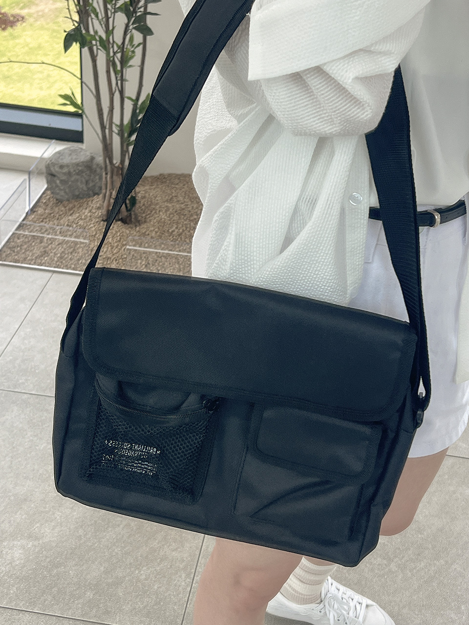 Canvas Mesh Zip-Up Pocket Messenger Bag
