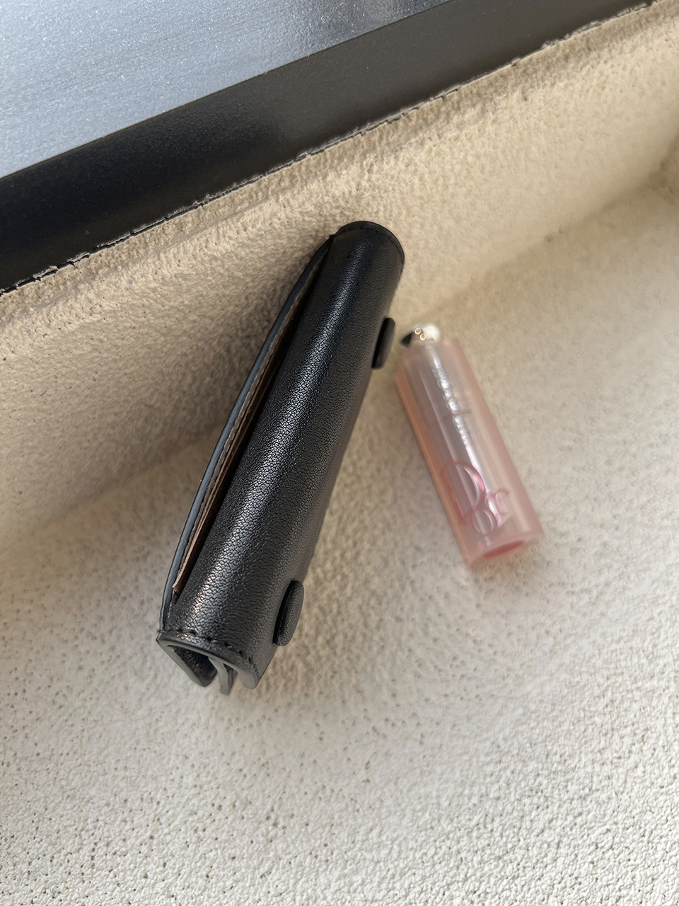 Two-button wallet