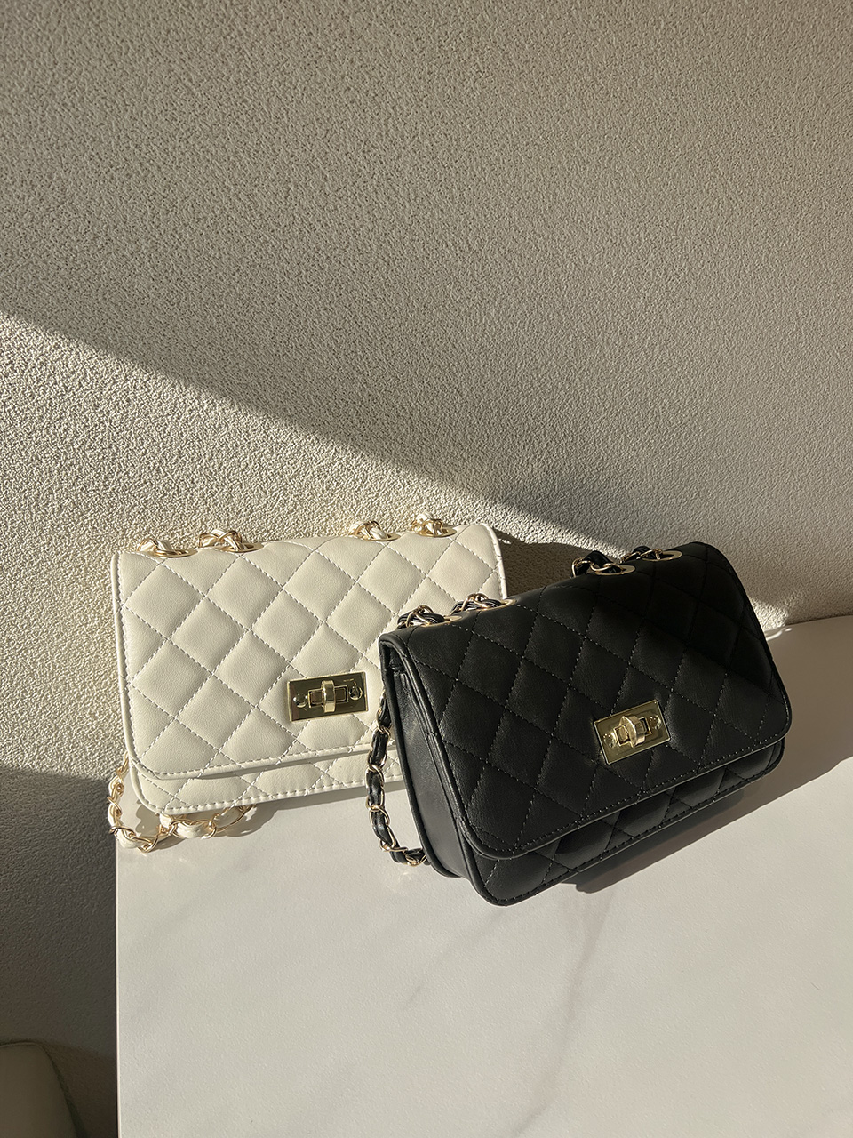 Classic buckle quilted mini chain shoulder bag
