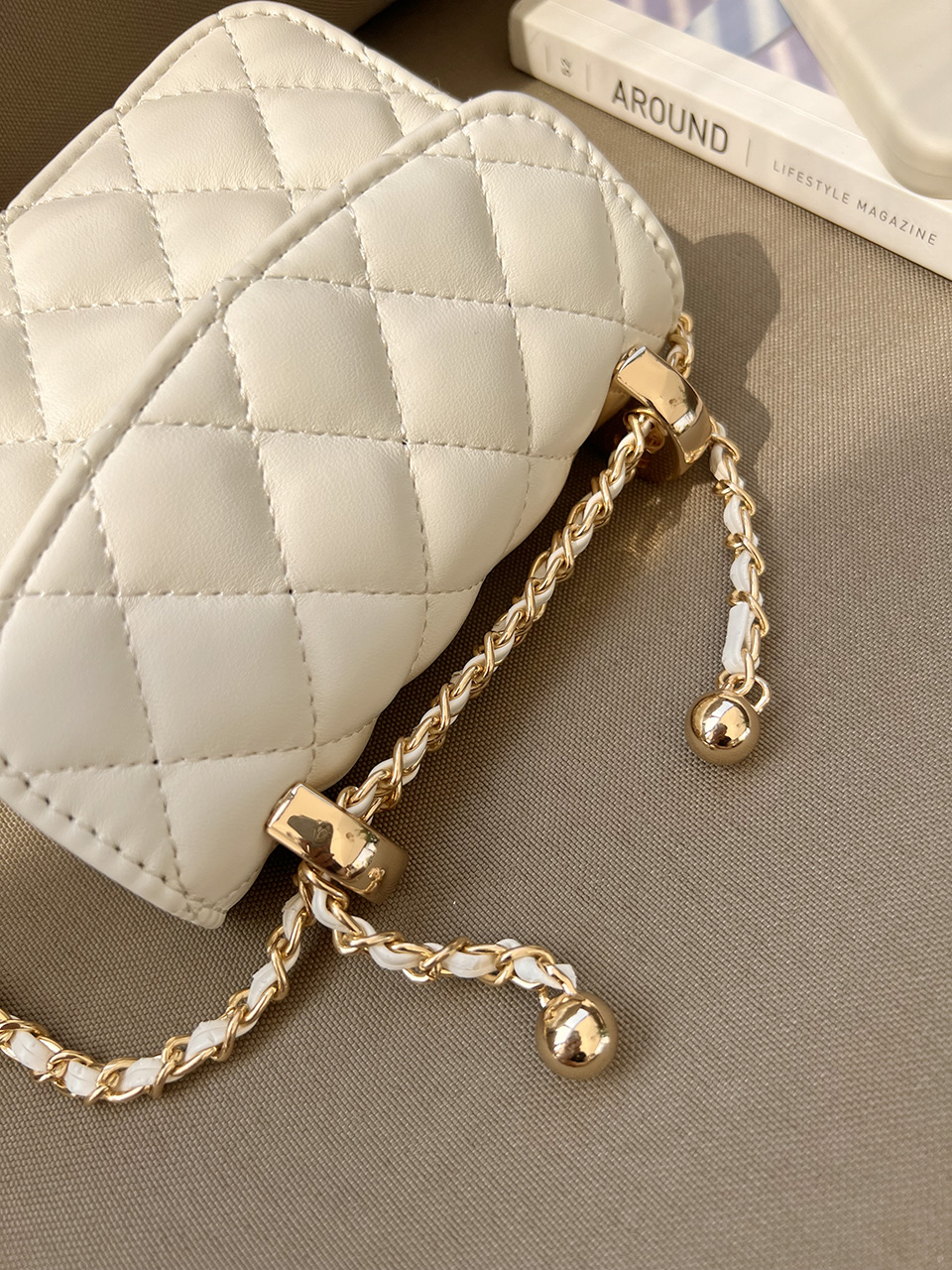 Quilted mini chain shoulder bag