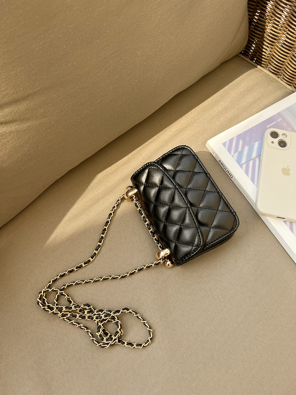 Quilted mini chain shoulder bag