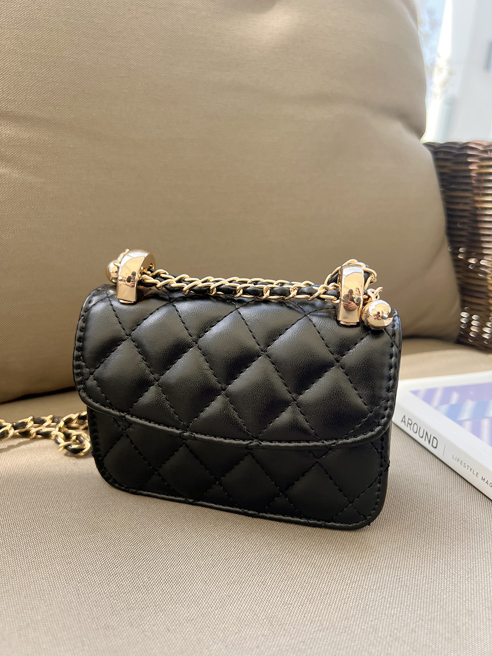 Quilted mini chain shoulder bag