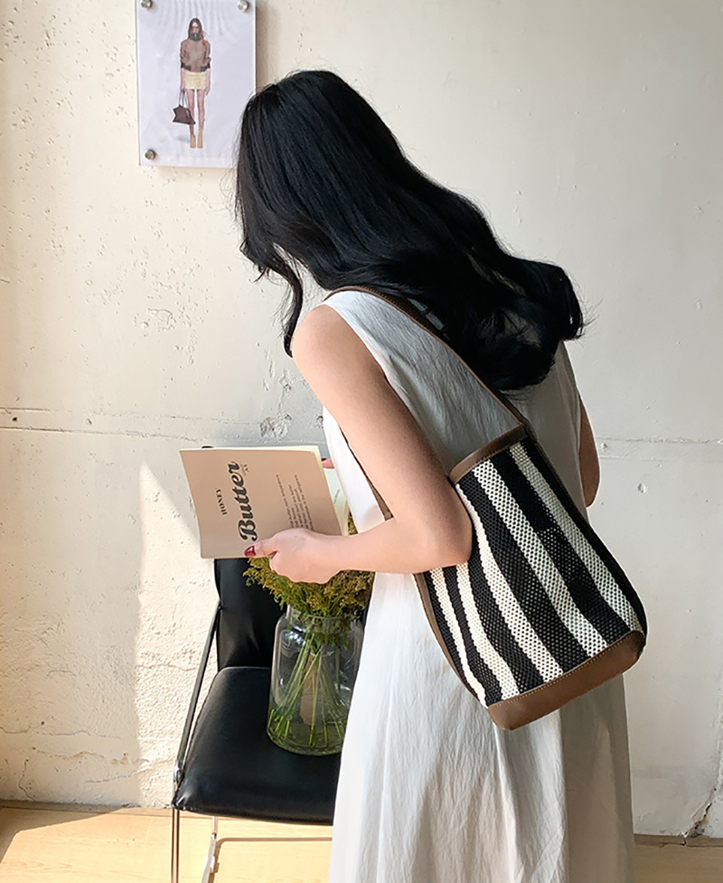 Striped net shoulder bag
