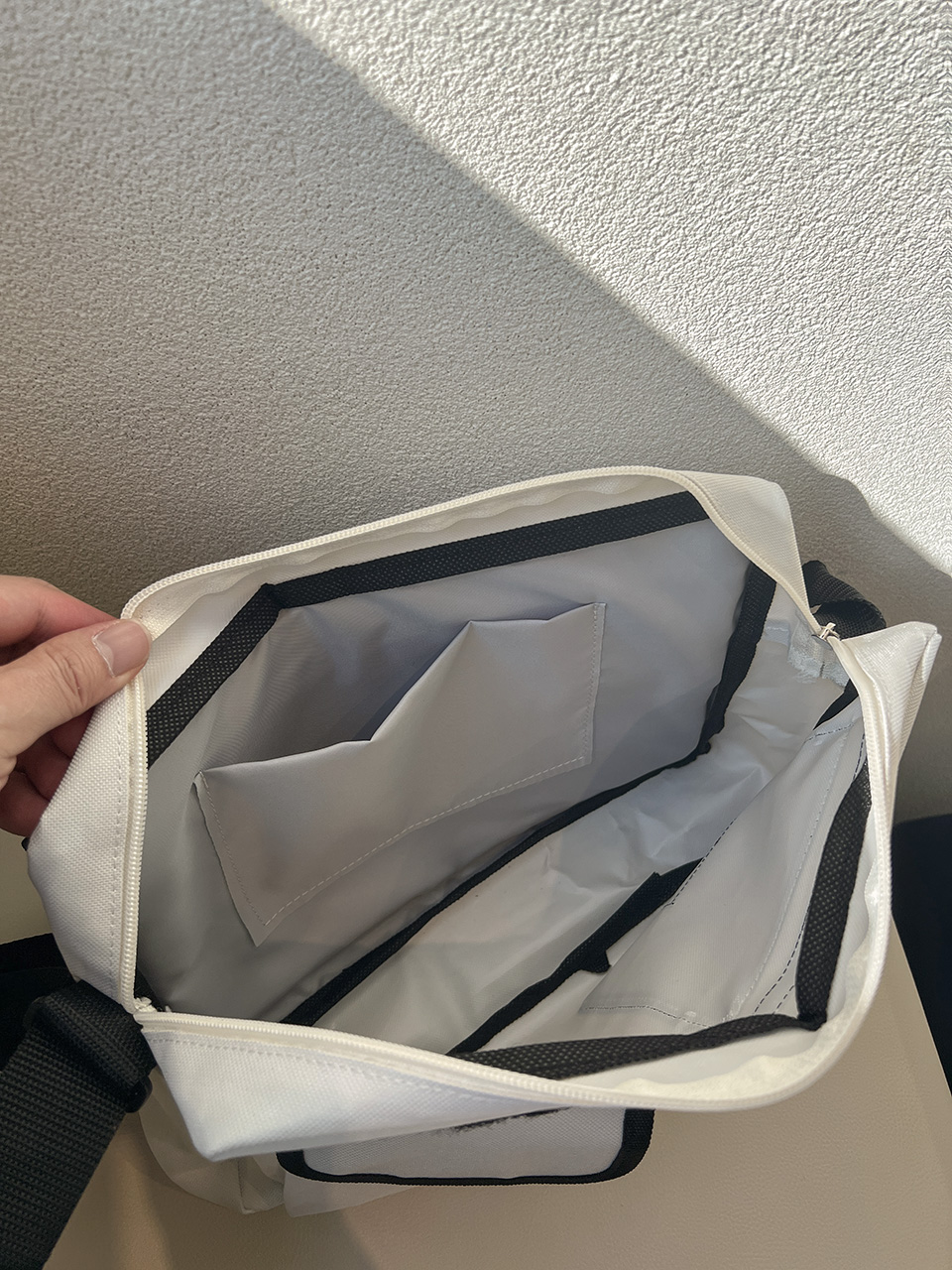 Canvas Mesh Zip-Up Pocket Messenger Bag