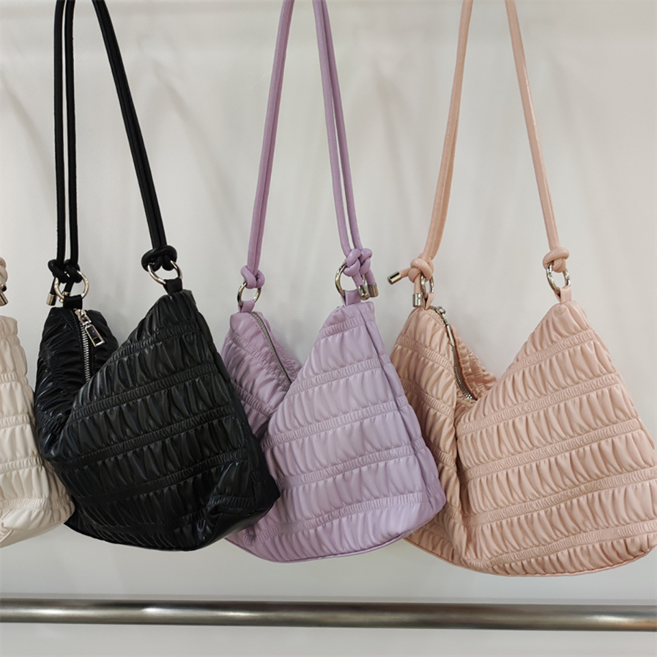 shoulder bag／キルティングシルバー Laurenフリッツシルバーキルティングショルダーバック