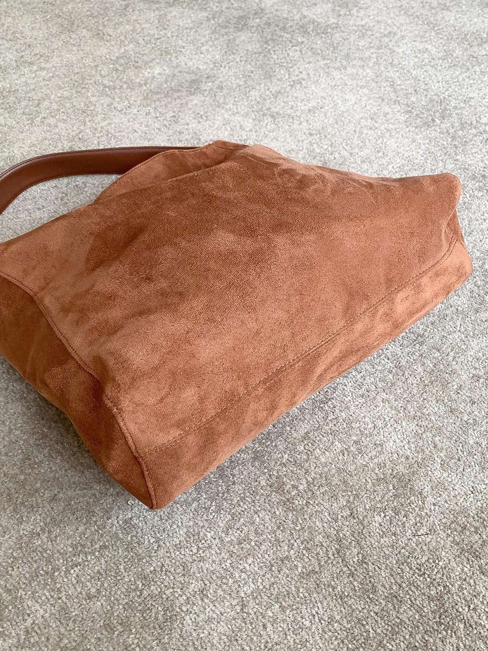 [A must-have for those who carry a lot of belongings] Suede Big Tote Bag/Shoulder Bag