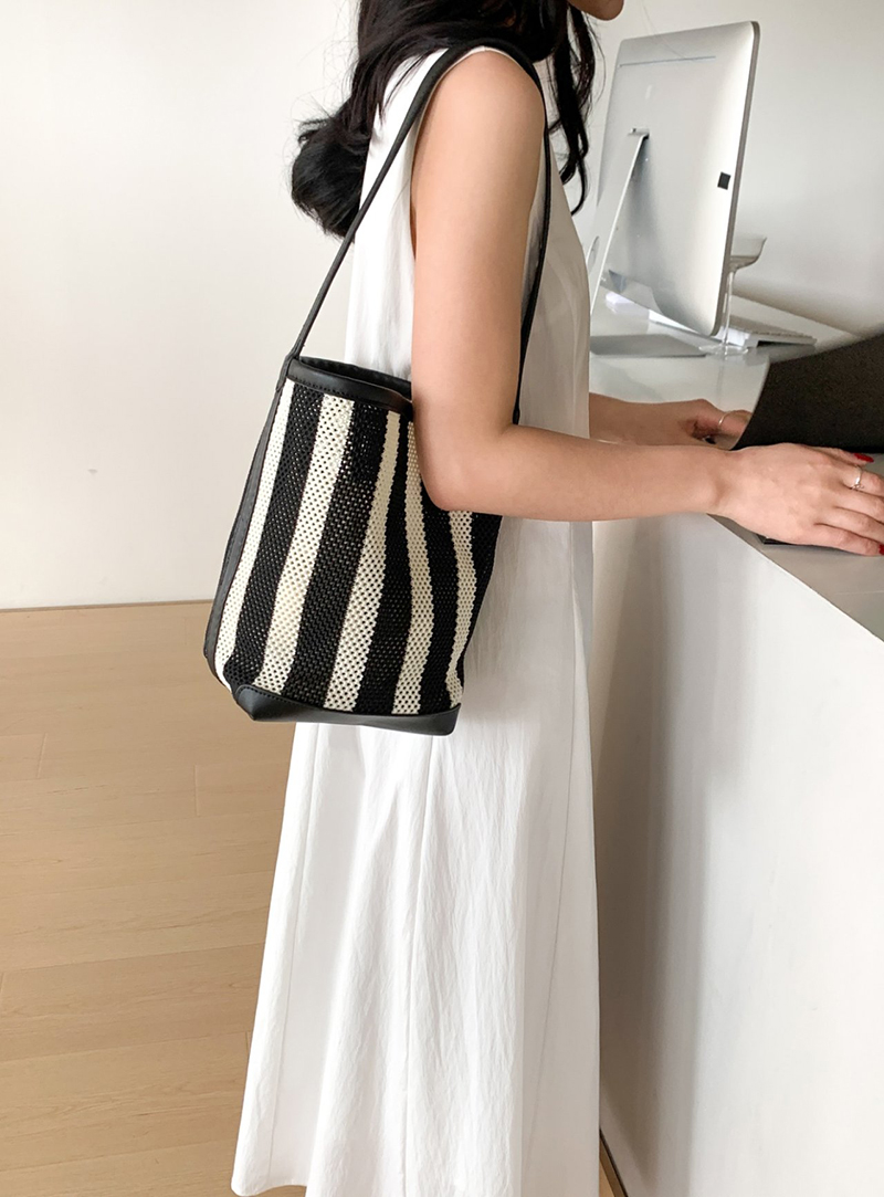 Striped net shoulder bag