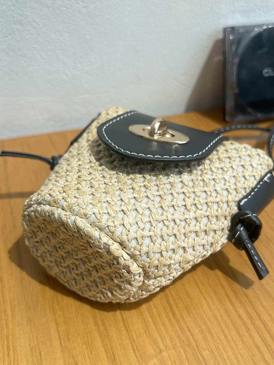 Rattan buckle mini shoulder bag (2 colors)